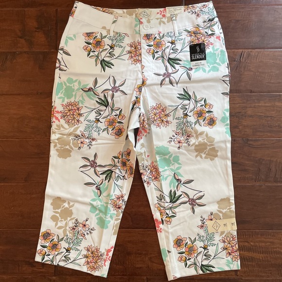 St. John's Bay Secretly Slender Floral Capri Size 12 Stretch Easy Fit NWT - Picture 1 of 6